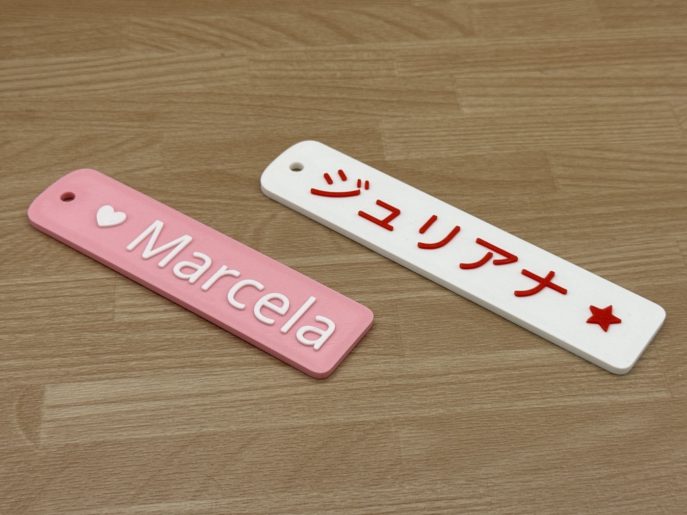 Exemplo real de um chaveiro personalizado com nome gerado no VEKMaker.